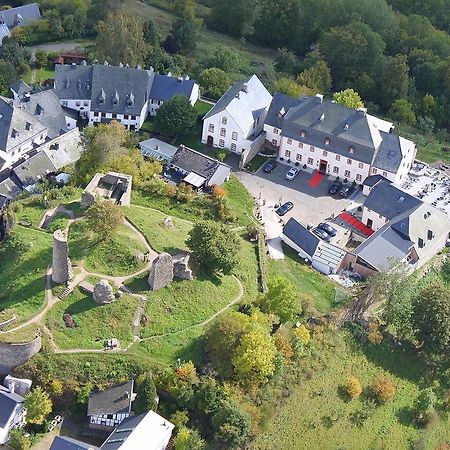 Schlosshotel Burghaus Kronenburg Dahlem  Exterior photo