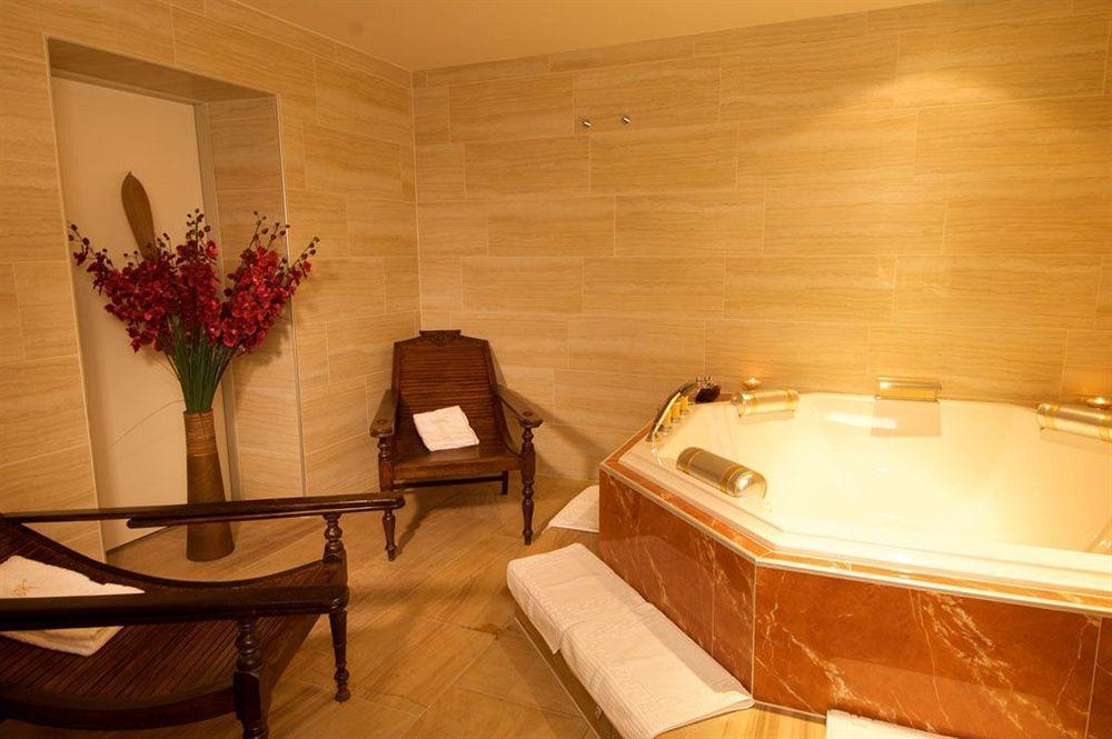 Schlosshotel Burghaus Kronenburg Dahlem  Facilities photo