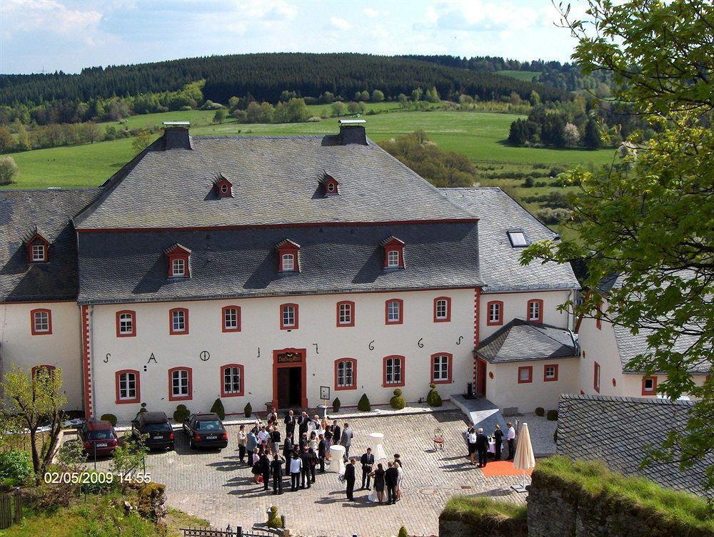 Schlosshotel Burghaus Kronenburg Dahlem  Exterior photo