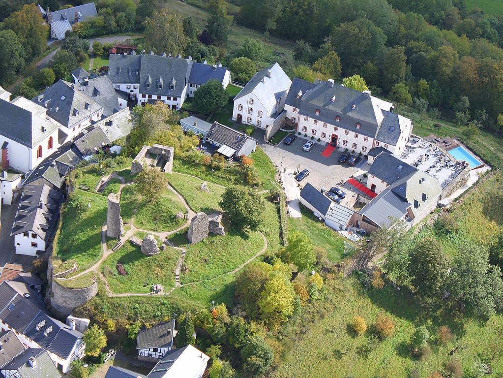 Schlosshotel Burghaus Kronenburg Dahlem  Exterior photo